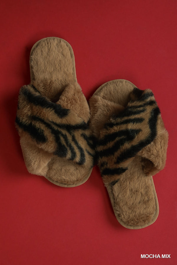 UMGEE Fuzzy Animal Printed Criss Cross Slippers